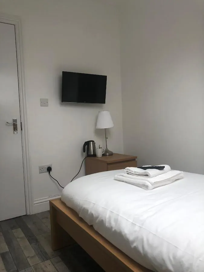The Broadway Hotel - London Heathrow Southall 2*,  United Kingdom