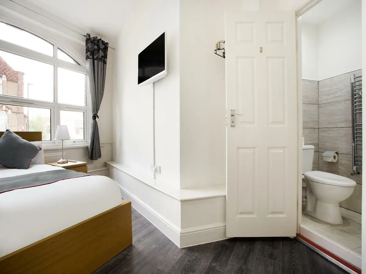 The Broadway Hotel - London Heathrow Southall