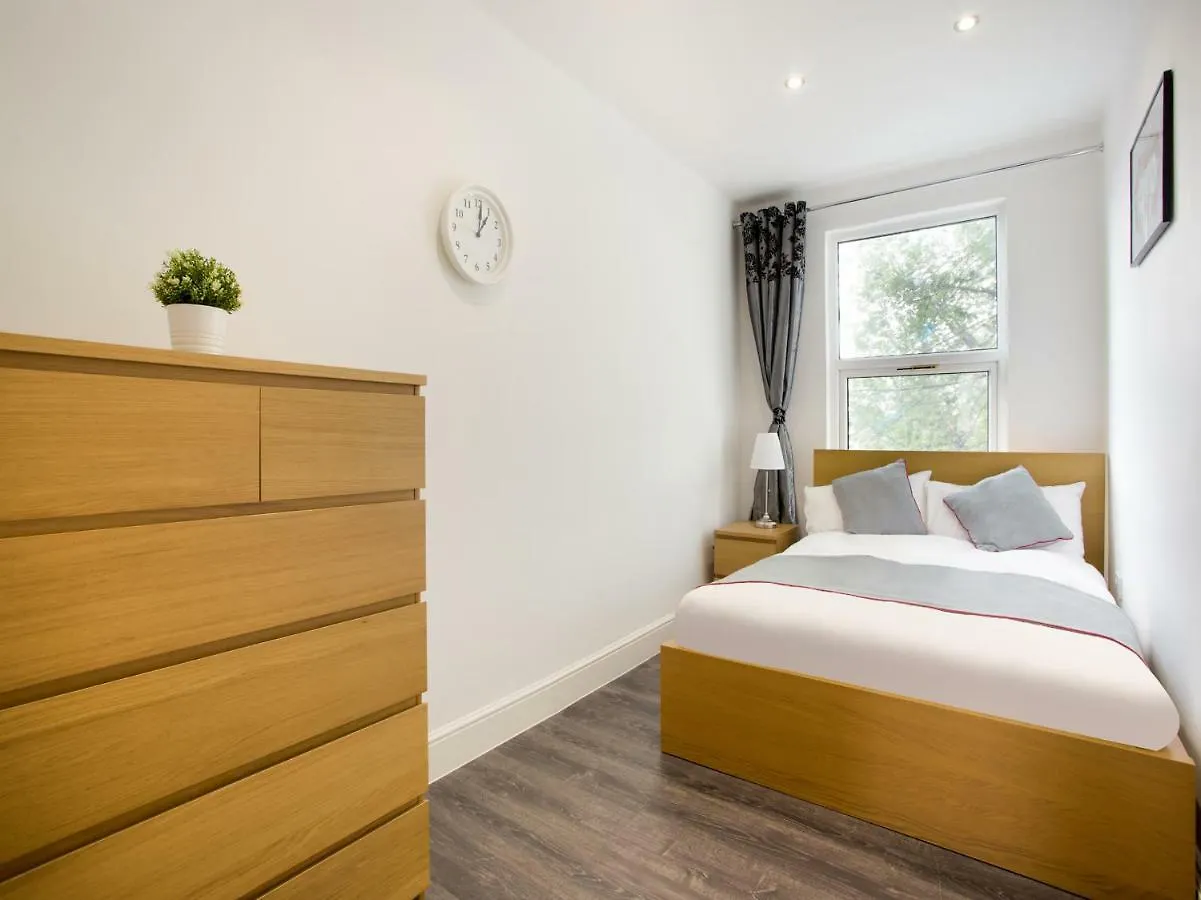 The Broadway Hotel - London Heathrow Southall
